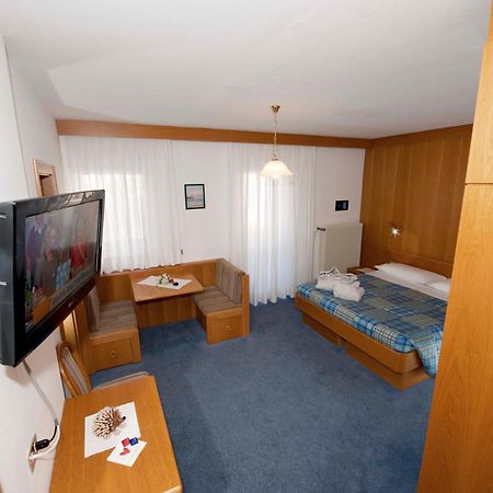 Hotel Ladina Campitello di Fassa Buitenkant foto