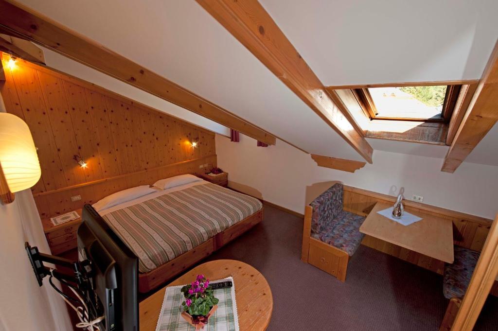 Hotel Ladina Campitello di Fassa Buitenkant foto