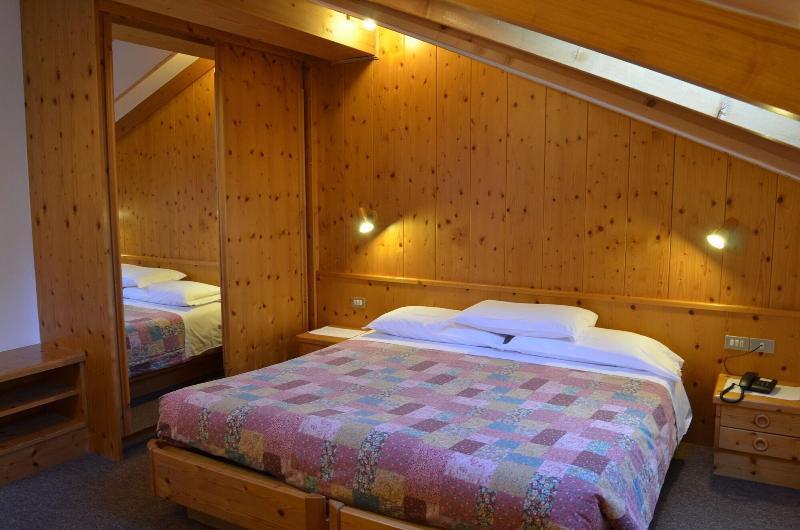 Hotel Ladina Campitello di Fassa Buitenkant foto
