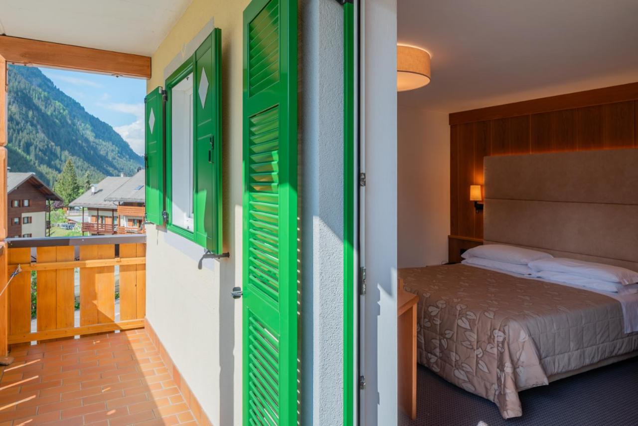 Hotel Ladina Campitello di Fassa Buitenkant foto