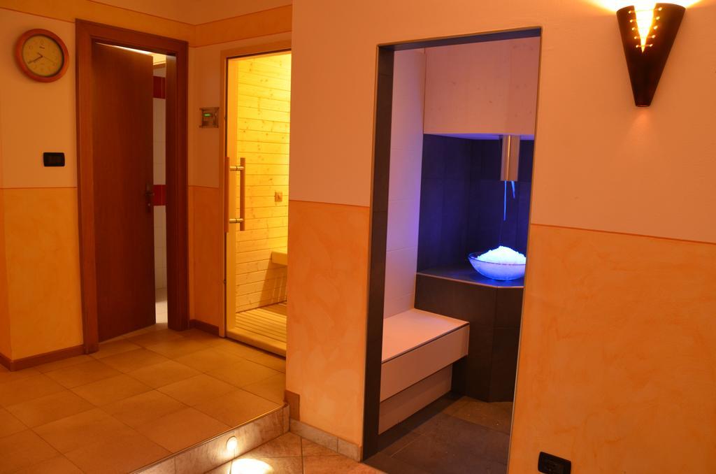 Hotel Ladina Campitello di Fassa Buitenkant foto