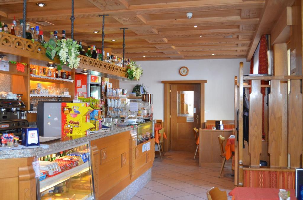 Hotel Ladina Campitello di Fassa Buitenkant foto
