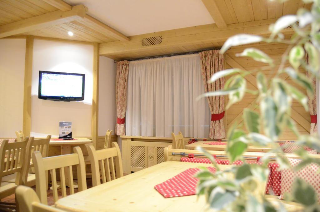 Hotel Ladina Campitello di Fassa Buitenkant foto