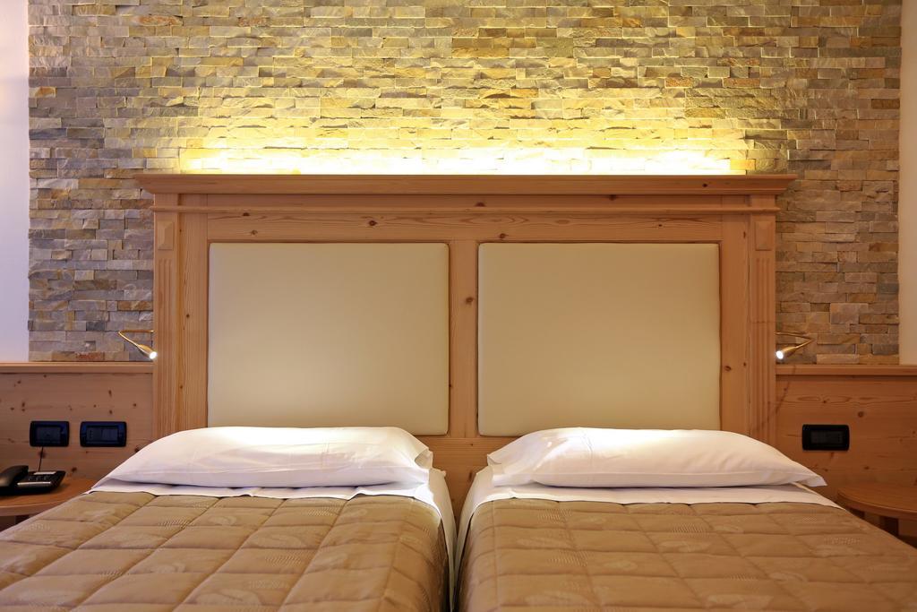 Hotel Ladina Campitello di Fassa Kamer foto