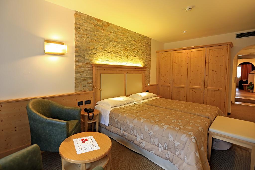 Hotel Ladina Campitello di Fassa Kamer foto