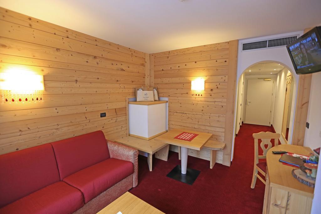 Hotel Ladina Campitello di Fassa Kamer foto