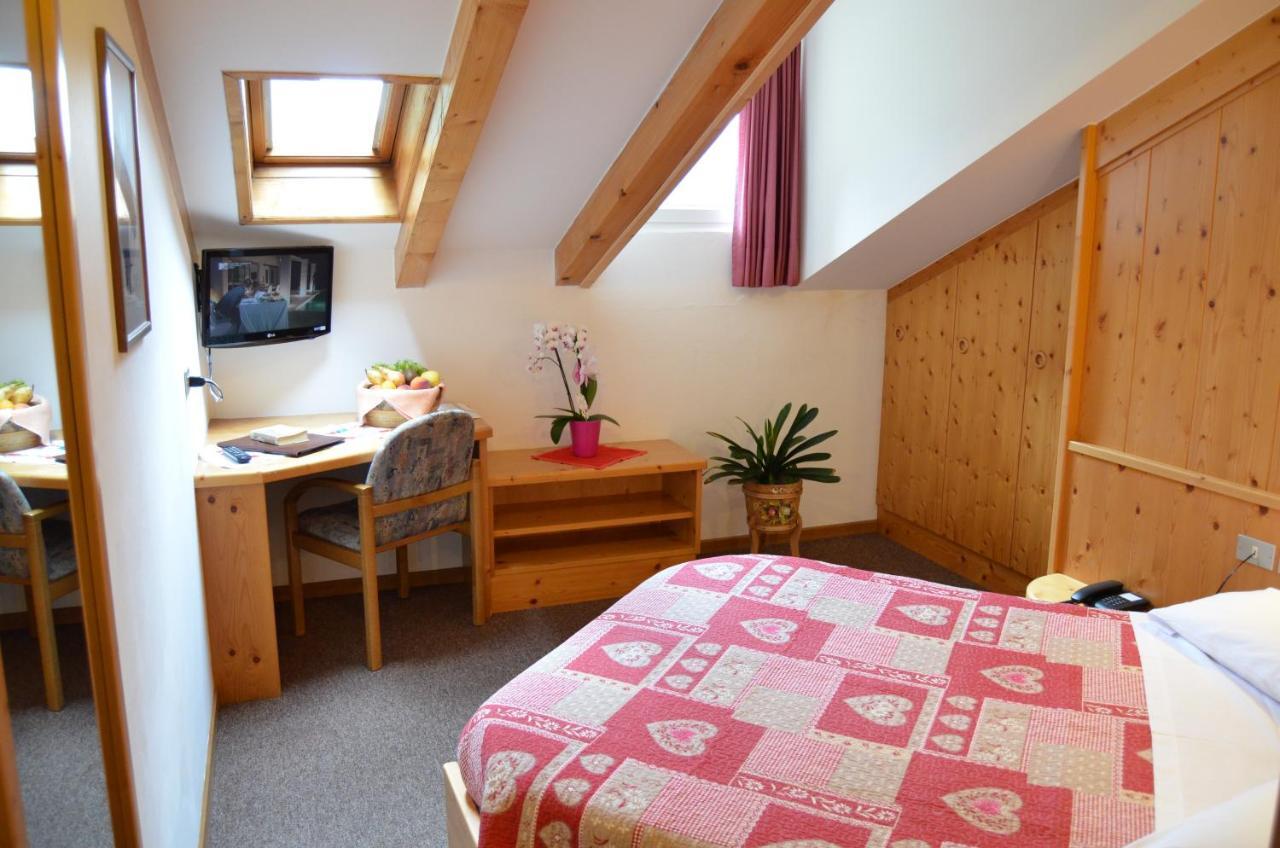 Hotel Ladina Campitello di Fassa Buitenkant foto